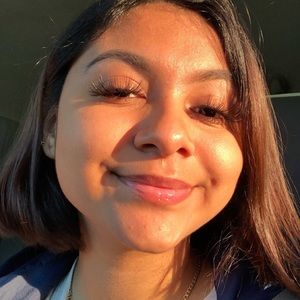 Meet your Posher, Debora